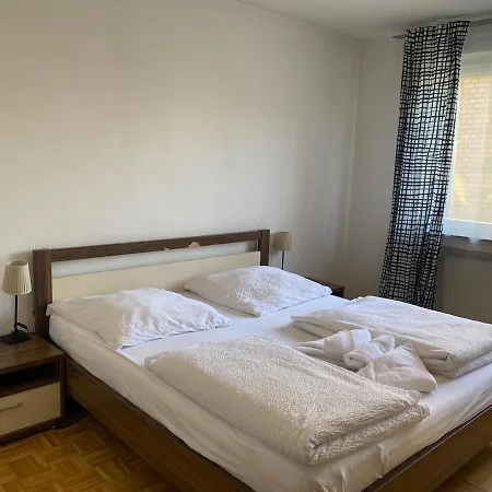 8 At Cathedral * Köln