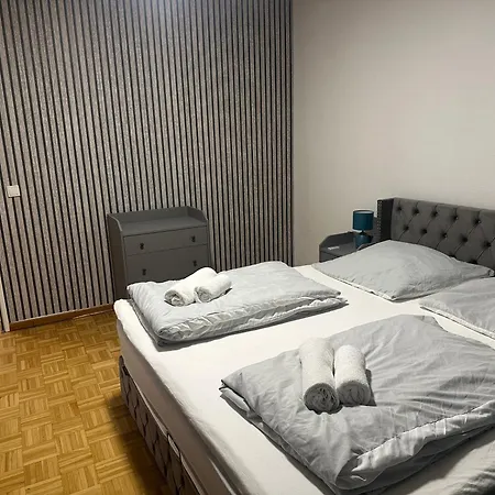 8 At Cathedral Apartament