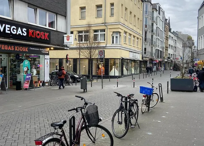 8 At Cathedral Köln